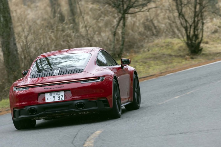 「911カレラGTS」のMT車が0-100km/h加速に要する時間は4.1秒。最高速は311km/hと公表される。