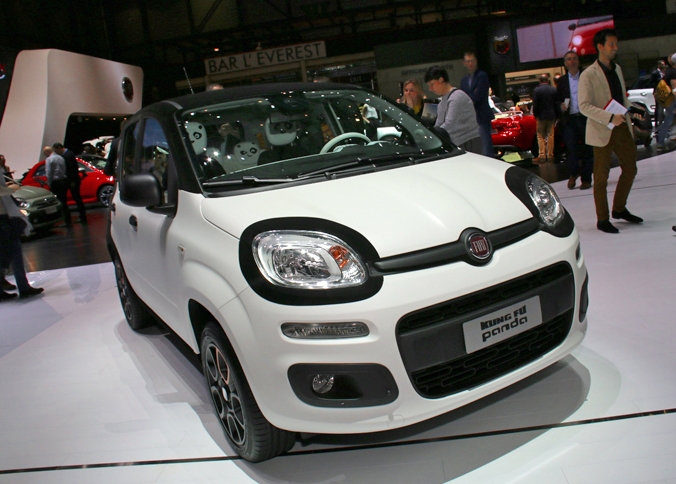 もう1台、真面目なプレスデーにもかかわらず、妙にウケていたのが、これ。映画『カンフーパンダ』仕様の「フィアット・パンダ」。