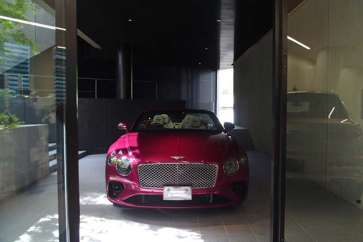 ベントレー東京 芝ショールーム（エントランス）