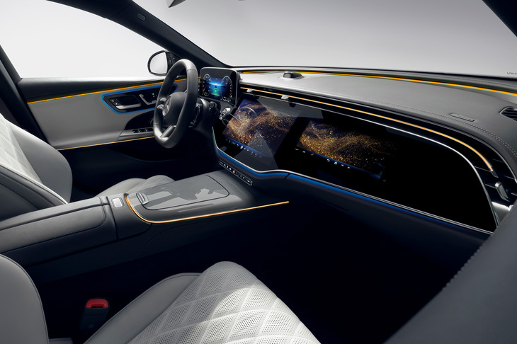 メルセデス・ベンツEクラス（インストゥルメントパネルまわり）