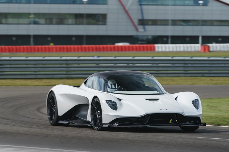 最新作『ノー・タイム・トゥ・ダイ』には、ハイパーカー「ヴァルハラ」も登場する。果たしてどんな走りが見られるか？