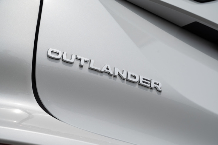 従来型からあらゆる箇所が刷新された新型「アウトランダー」。日本では2021年12月16日に発売される。