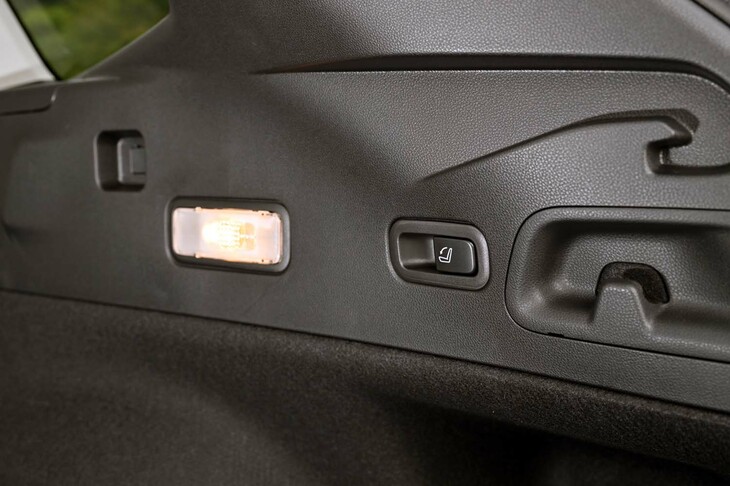 スバル・レヴォーグ レイバック リミテッドEX（ラゲッジスペース）