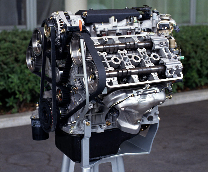 プロトタイプに搭載されたV6 DOHCエンジン。バルブ1カ所につき複数のカム山が設けられたカムシャフトに注目。「NSX」には可変バルブタイミング・リフト機構のVTECが採用されていた。
