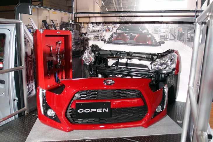 「コペン」組み立て体験トラック