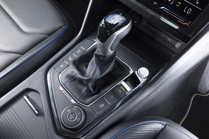 変速機は420N・mの大トルクに対応すべく設計された7段のデュアルクラッチ式AT。ローンチコントロール機能も備わっている。