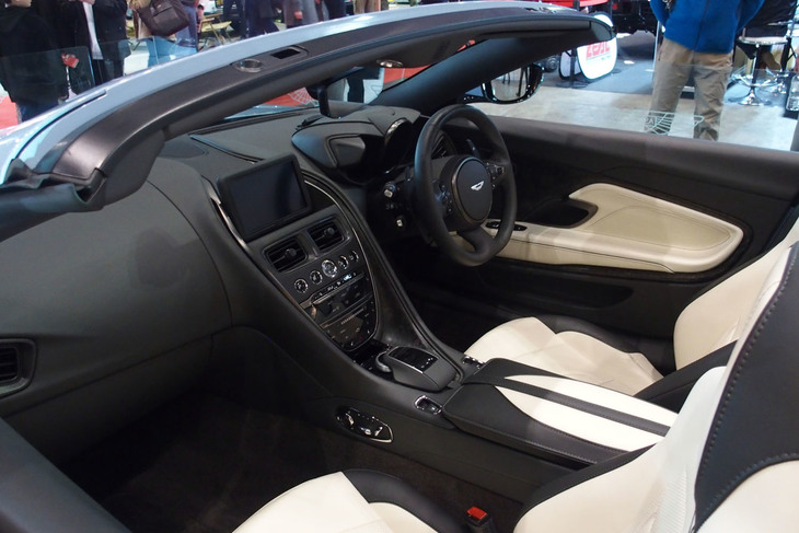 アストンマーティンDBSスーパーレッジェーラ ヴォランテ