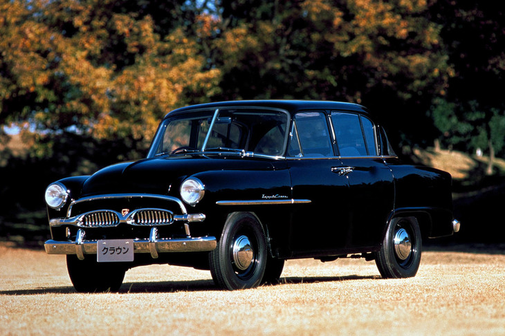 1955年に発売された「トヨペット・クラウン」。純国産設計で名をはせ、現在もラインナップされているトヨタ車では最も歴史ある車名だ。