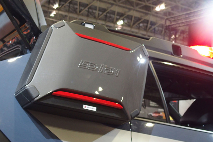 取り出しやすく収納力を強化した、アウトサイドストレージが新たに追加されている。