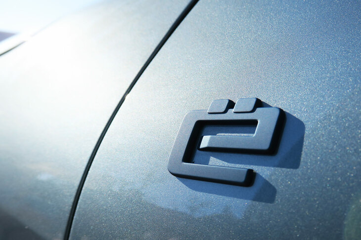シトロエンE-C4エレクトリック（「ë」バッジ）