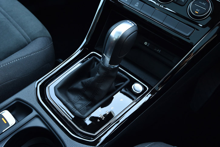 トランスミッションには従来モデルと同じく7段デュアルクラッチ式ATを採用。シフトパドルが「TSIハイライン」には標準で、「TSIコンフォートライン」にはオプションで用意される。