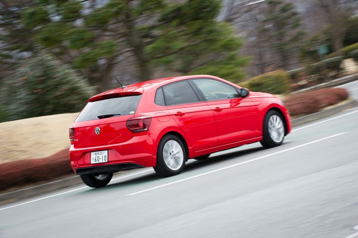 走りはじめてすぐに感じたのは、ボディー剛性の高さと乗り心地のフラットさだった。