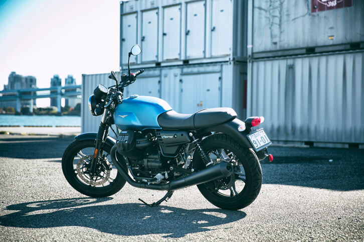 「V7」シリーズは1967年に誕生したモト・グッツィの基幹モデルである。現在のモデルは3世代目の「V7 III」で、2016年のイタリア・ミラノショーで世界初公開され、日本では2017年7月に発売された。