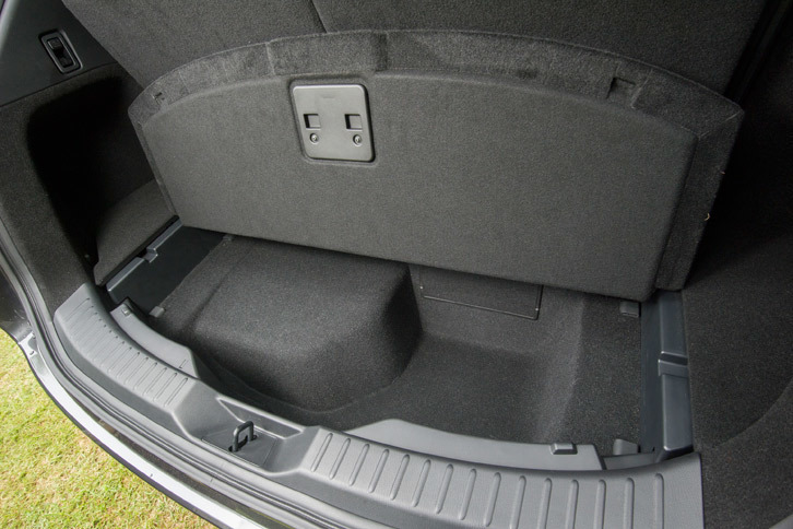 マツダCX-8 XD Lパッケージ（ラゲッジルーム）