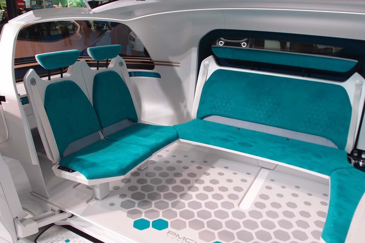 「PMCVコンセプト」のインテリア。