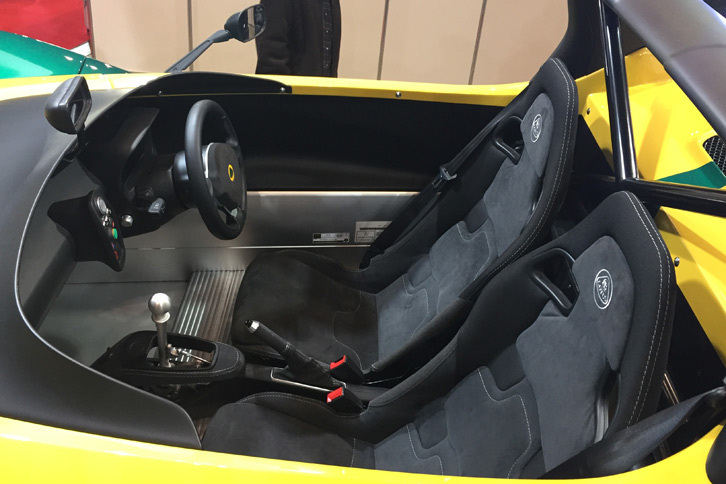 「ロータス3イレブン」のインテリア。