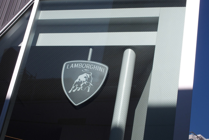 「THE LOUNGE TOKYO」の外観。