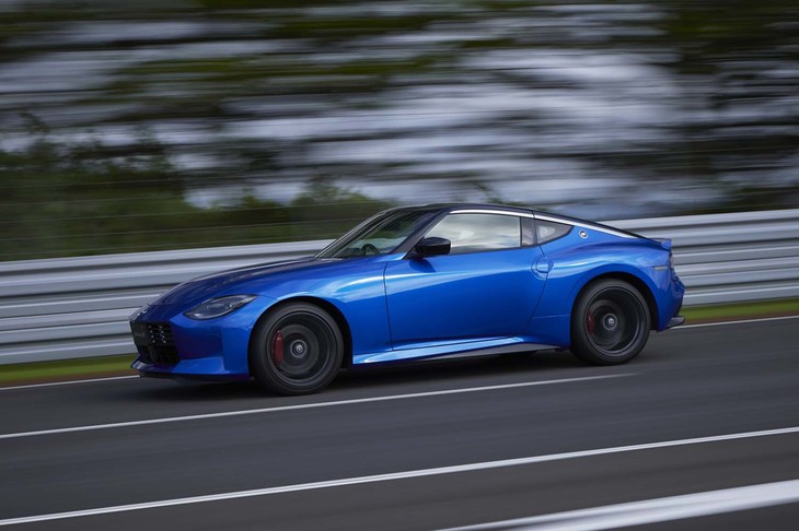 2022年夏に国内販売がスタートし、クルマ好きを沸かせた新型「日産フェアレディZ」。このFRスポーツカーでは、一部のグレードを除きMT車が選択できる。