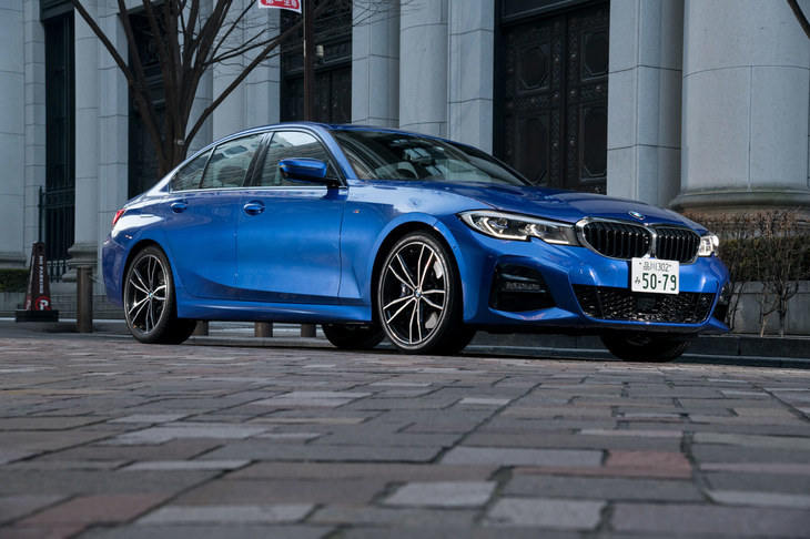 ボディーサイズは全長×全幅×全高＝4715×1825×1430mmと、従来モデルより全長が70mm、全幅が25mm拡大。ホイールベースも2850mmと、40mm長くなっている。