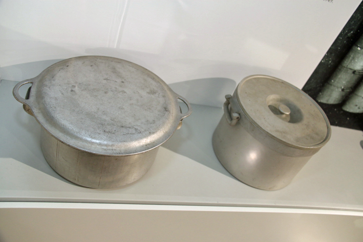 この鍋が、クルマの話題とどう結びつくのか？　詳しくは、次ページ以降で。　