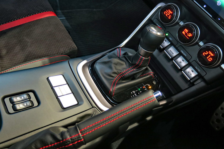 スバルBRZ（センターコンソール）