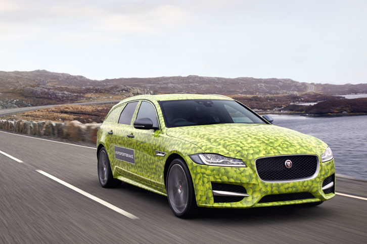 「ジャガーXF」のワゴンモデル「XFスポーツブレイク」。2017年6月14日にイギリスで正式発表される予定。