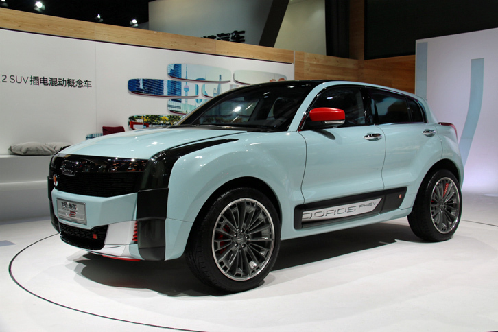 ゲルト・ヒルデブラント氏がデザインを統括するクオロスの「2プラグイン ハイブリッド コンセプト」。2015年の上海ショーで。