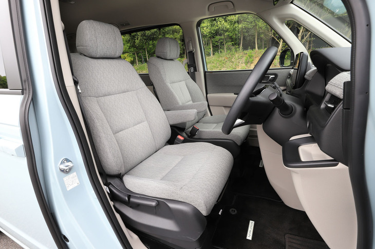 ホンダ・ステップワゴン エアー（1列目シート）