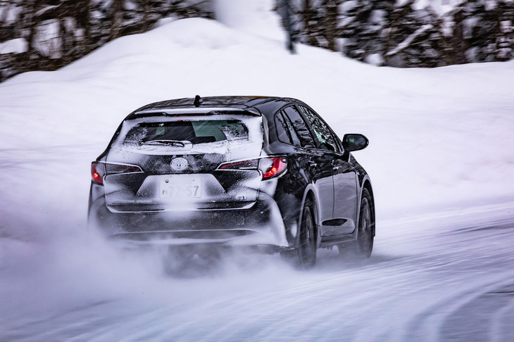 「アイスガード6」に比べ、氷上や雪上でのパフォーマンス向上を果たしながら、それらの性能持続性もアップしたという「アイスガード7」。乗り心地のよさや静粛性の高さについても、旭川の市街地や旭岳に向かう山岳路で確認できた。