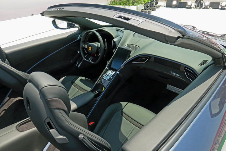 フェラーリ・ローマ スパイダー（インテリア）