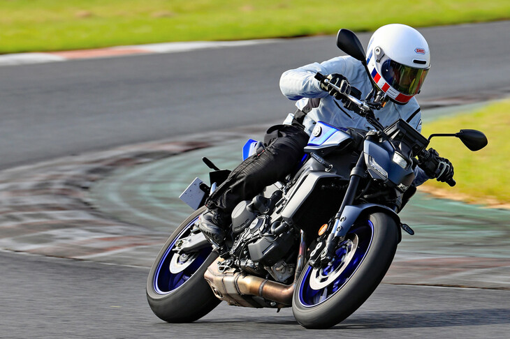 ヤマハでは「Y-AMT」をイージーライディングのための道具というより、「よりライディングに集中してもらうためのデバイス」として訴求している。