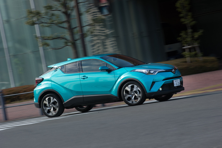 日本での販売はハイブリッド車が主だが、グローバル市場では1.2リッターターボ車がメイン。北米などでは2リッターの自然吸気エンジン搭載車もラインナップされる。