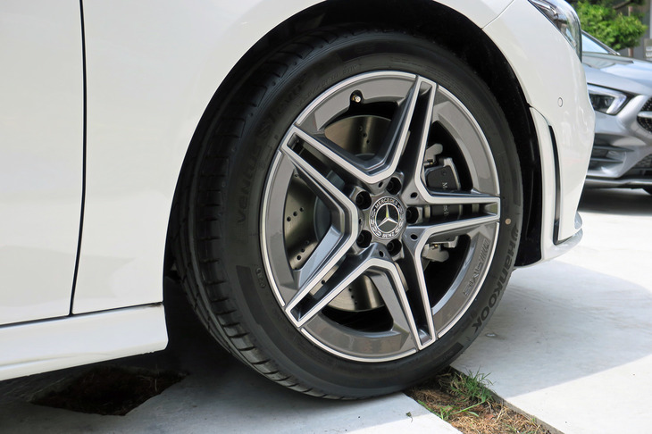 メルセデス・ベンツCLA250 4MATICシューティングブレーク（タイヤ＆ホイール）