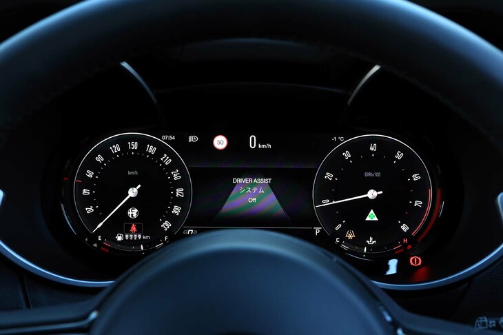 インテリアでは、12.3インチデジタルクラスターメーターの採用も、今回の改良のトピックだ。