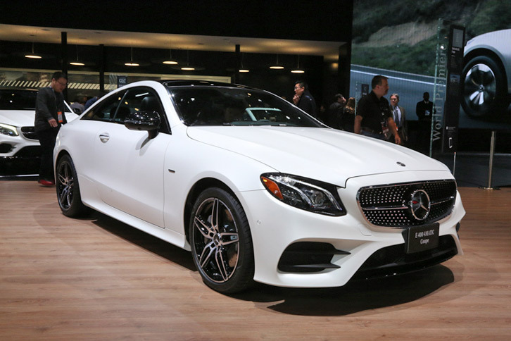 メルセデス・ベンツE400 4MATICクーペ