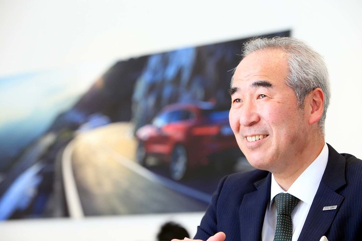 販売車両の品質と付帯する保証の内容に、絶対の自信をみせる中村氏。「ジャガー・ランドローバー・アプルーブド足立」には、九州や北海道からわざわざクルマを買いに来る人もいるという。