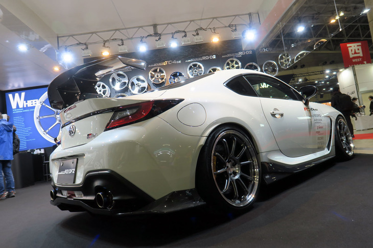 トヨタGR86（「アドバンレーシングRZ-DF2」装着車）