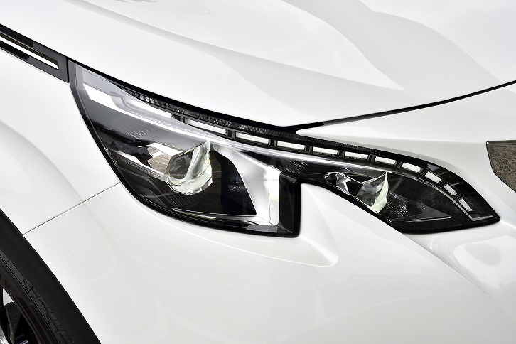 「GTライン」にはフルLEDヘッドライトが標準で備わる。