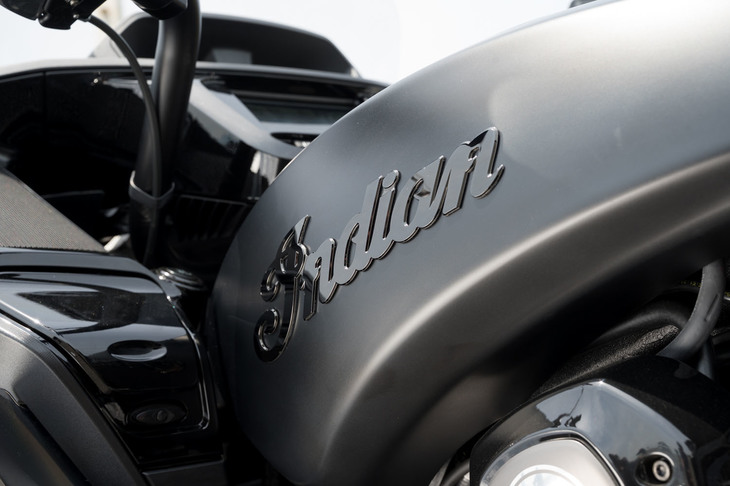 インディアン・パースート ダークホースwithプレミアムパッケージ