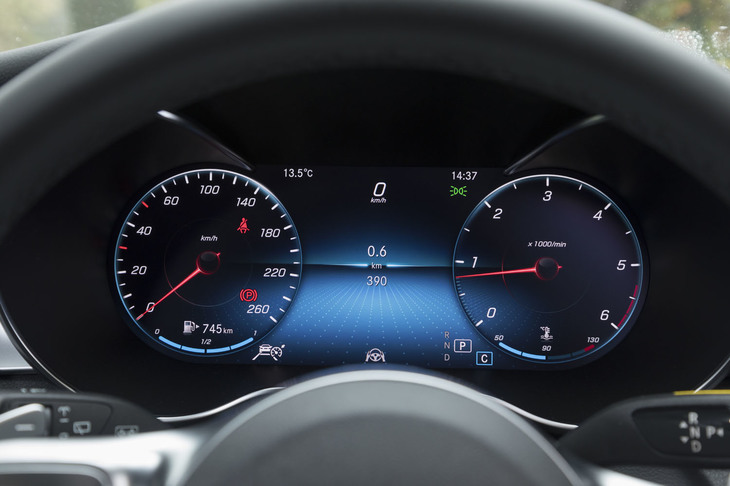 12.3インチのフル液晶メーターパネル「コックピットディスプレイ」はオプション（一部グレードで標準）で用意される。