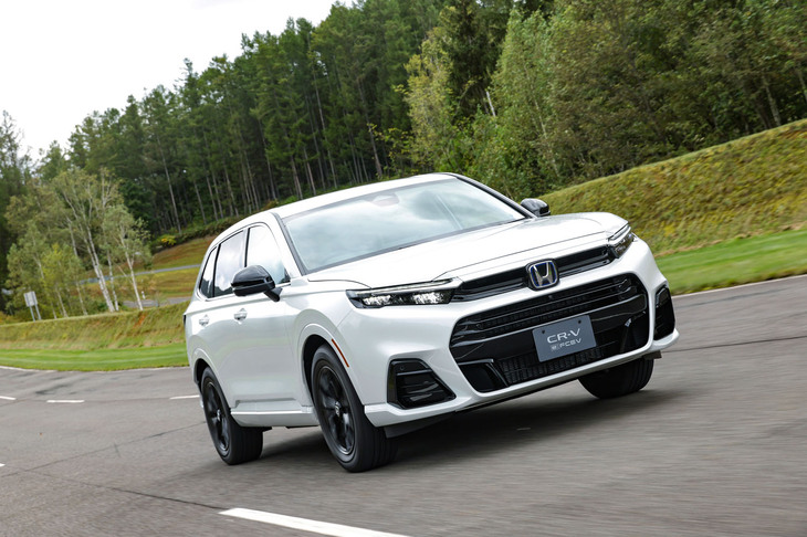 フロントに搭載される駆動用モーターは最高出力177PS、最大トルク310N・mを発生する。