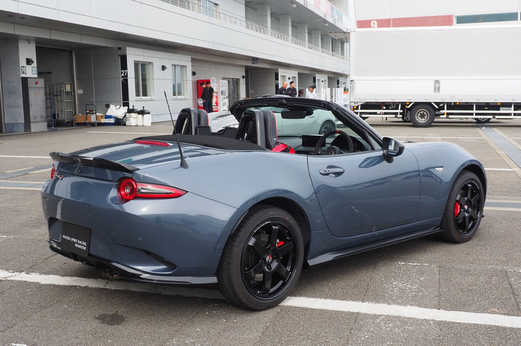 マツダ スピリット レーシング・ロードスター（リアビュー）