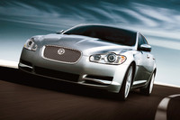 ジャガーXFに“お買い得モデル”登場