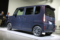 新型「N-BOXカスタム」。