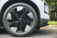 ホイールのサイズは19インチ（写真）が標準。20インチホイールもオプションとして用意される。