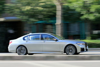 試乗車のボディーカラーは「フローズンダークシルバー」。BMW Individualで用意される、特別なオプションカラーだ。