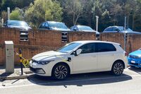 以下撮影日順に、ナンバープレートの発行国とともに時系列で紹介する。「フォルクスワーゲン・ゴルフeハイブリッド」（イタリア）。2023年3月28日。