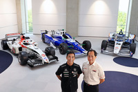 日本人初のインディ500優勝という快挙を成し遂げたレーシングドライバー佐藤琢磨と、第2期F1以来ホンダのレース活動を支えてきたエンジニア田辺豊治氏の対談が読めるのは『CG』ならでは。彼らが描くHRCの将来とは？（photo：荒川正幸）