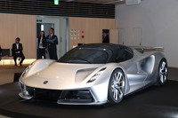 「エヴァイヤ」は今回が日本初公開となる。