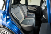 「プレミアムS：HEV EX」のリアシート。（写真：向後一宏）